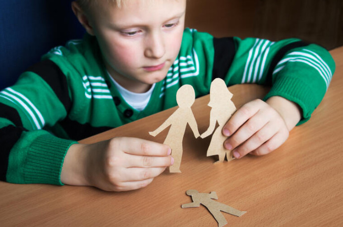 Niko nije znao da 9-godišnjak 2 godine živi sam, jer je bio čist i dobar đak: A kad su ušli u njegov dom skamenili su se - featured image Niko nije znao da 9-godišnjak 2 godine živi sam, jer je bio čist i dobar đak: A kad su ušli u njegov dom skamenili su se - featured image