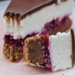 Brza Švarcvald torta bez pečenja: Omiljeni klasik u novom, jednostavnijem ruhu