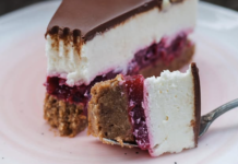 Brza Švarcvald torta bez pečenja: Omiljeni klasik u novom, jednostavnijem ruhu